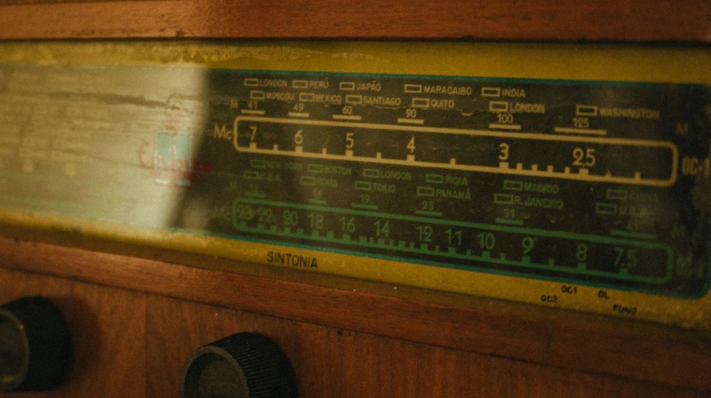 Vintage AM radio dial — how generations heard baseball play-by-play